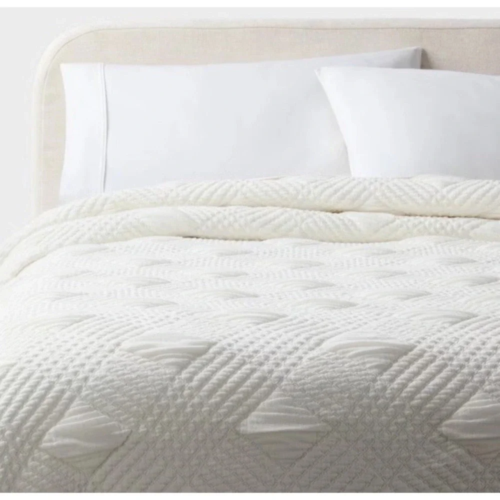 King Diamond Matelasse Gauze Quilt Ivory - Threshold